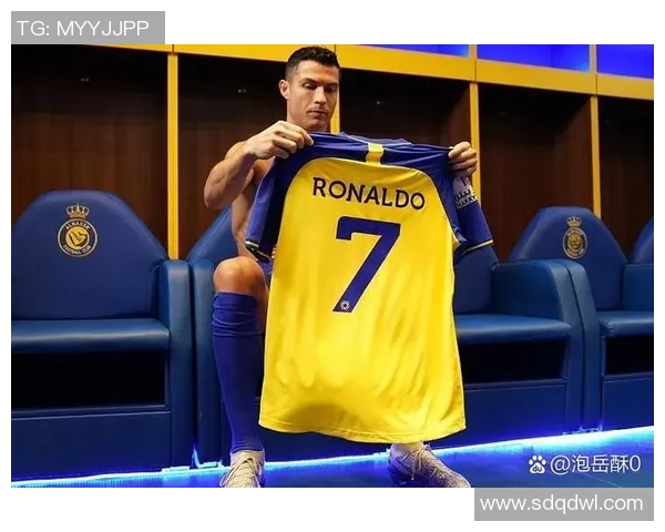 足球历史上第三号球星是谁？解读足坛传奇人物的地位与影响