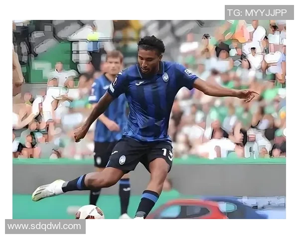 足球巨星亲临拜访粉丝引发热烈反响 探秘球场之外的真实生活