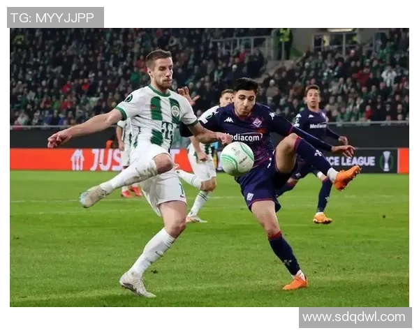 足球明星集体打车同路 穿梭城市街头畅聊比赛与生活